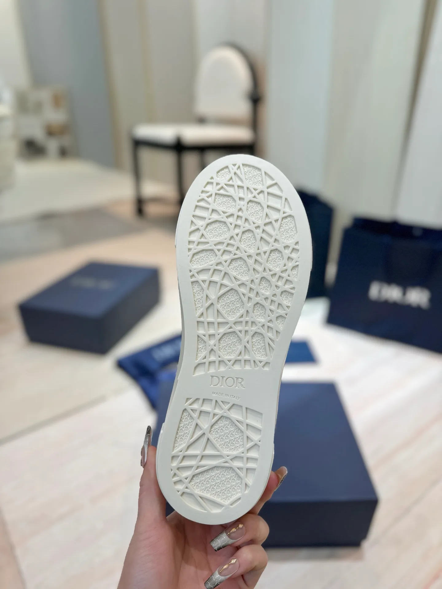 👟👟Ex-factory price 600👟👟 (Top version) Dior 2025 autumn and winter haute couture series new men's shoes CD jelly-colored flat casual shoes Dior and STONE ISLAND B33 round toe lace-up canvas skate shoes Stars' same style Oblique letter logo embroidered retro color-blocking sneakers The top high-end version on the market ✅ Upper: imported custom calfskin/suede leather ✅Inner: water-dyed cowhide lining ✅Outsole: original open-molded Tpu outsole ✅Packaging: full set of original box ✅Size: 35-45 (46 pieces customized, non-refundable)